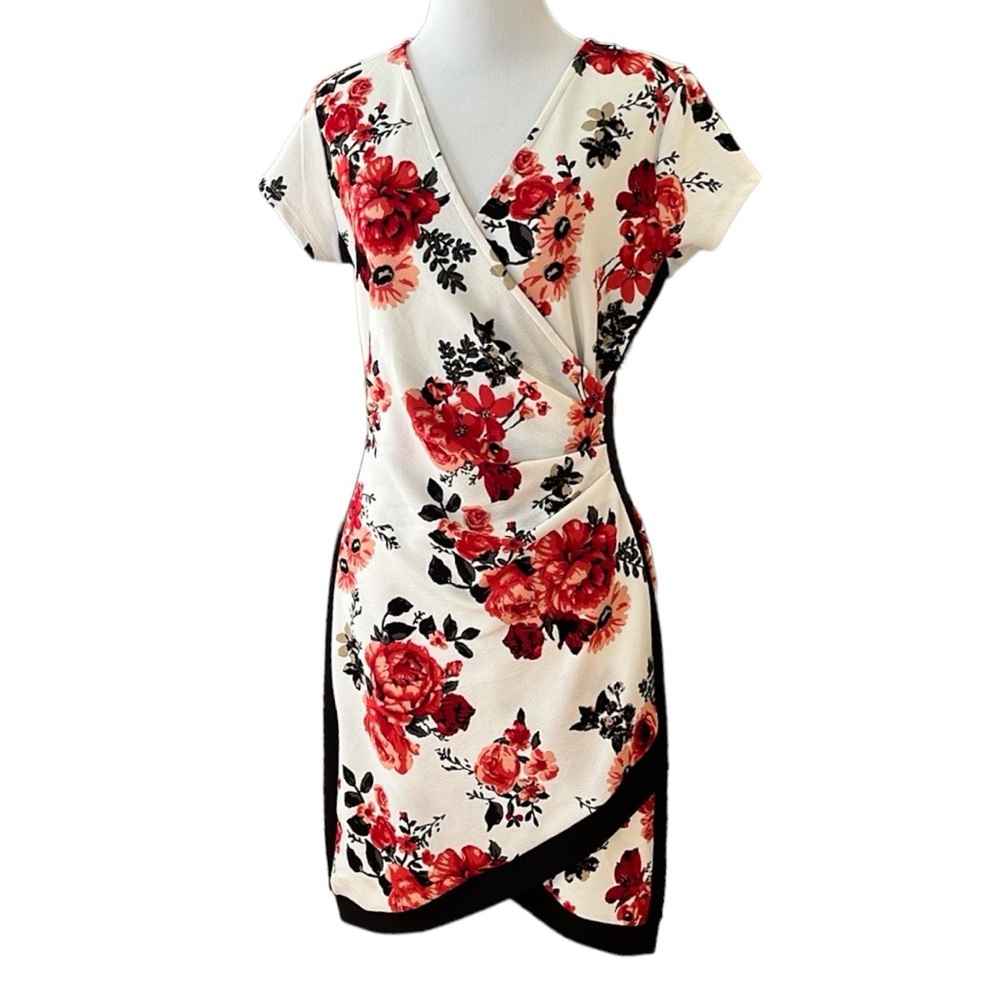 ALMOST FAMOUS BALLET WRAP FLORAL PRINT DRESS WHITE RED BLACK SIZE LARGE